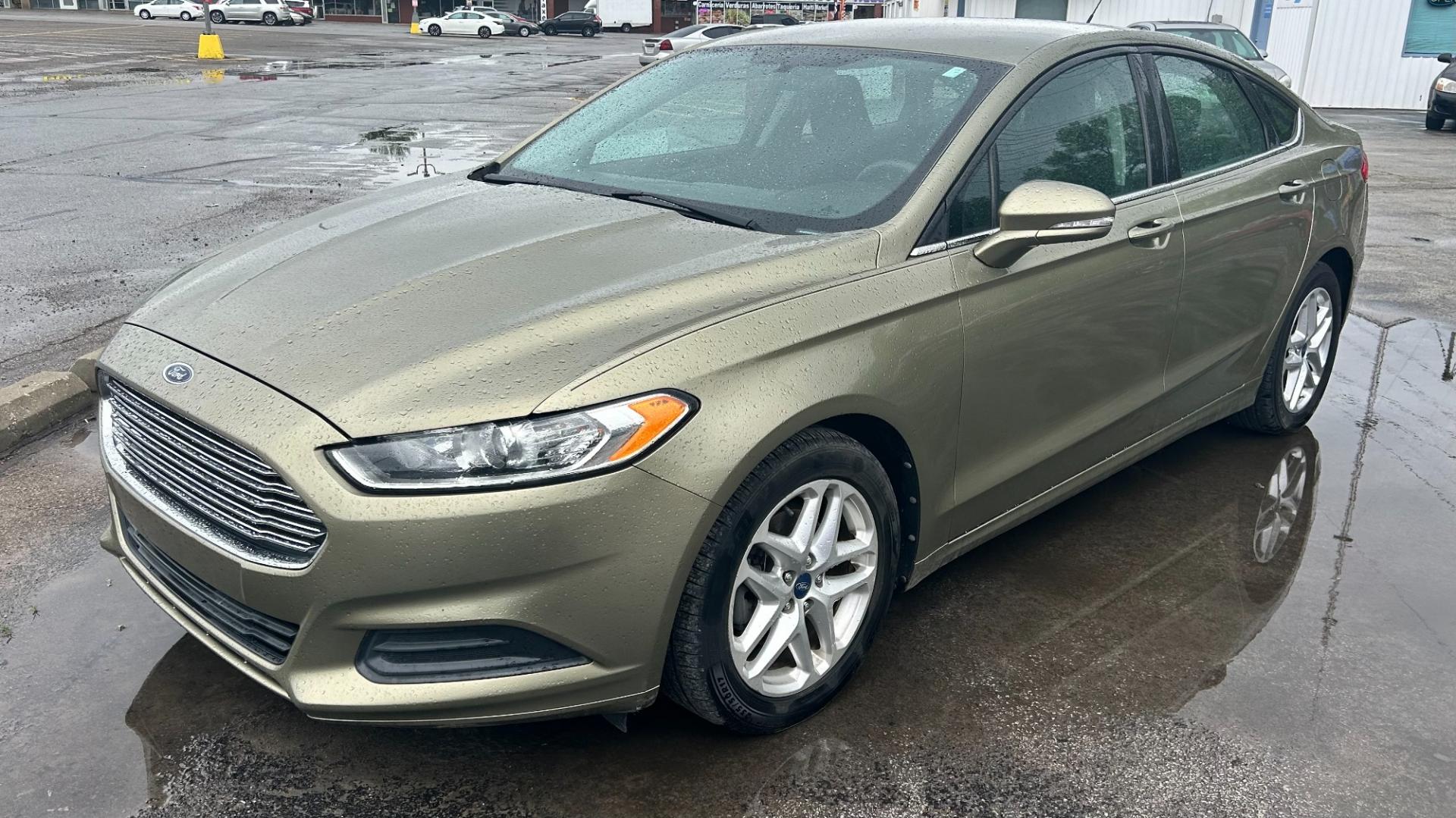 2013 GREEN /BLACK / GRAY Ford Fusion SE (3FA6P0H73DR) with an 2.5L 4CYL engine, 6-Speed Automatic transmission, located at 2710A Westlane Rd., Indianapolis, IN, 46268, (317) 291-2000, 39.885670, -86.208160 - Photo#2